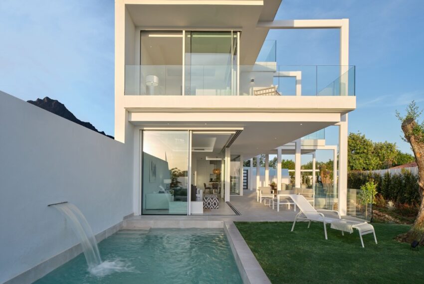 Marbella - new luxury villa ready to move in...!